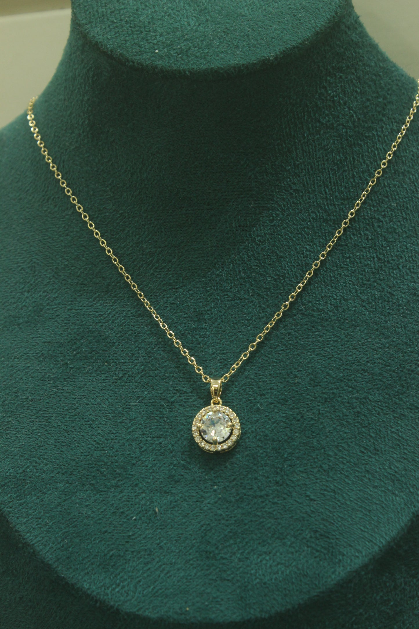 Poppy Solitaire Chain Pendant